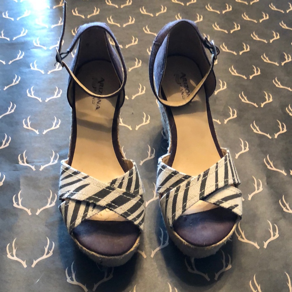 Wedge Sandles Darling  🌸 never worn size 8